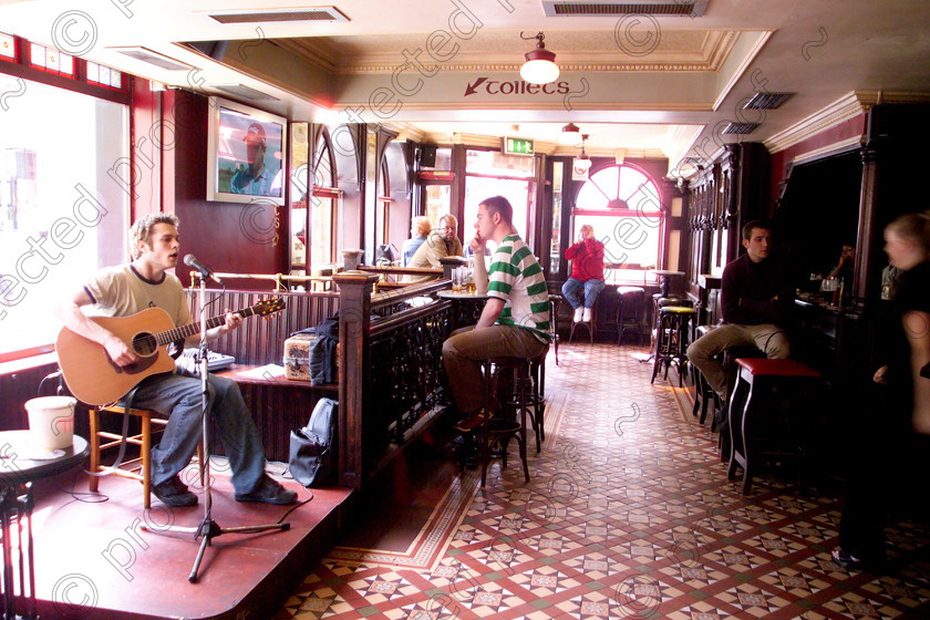 Dublin Pub D5781825 
 Dublin pub scene 
 Keywords: pub, bar, Dublin, Eire, city, travel, tourism, musician, pub entertainer, lifestyle, leisure, drink,