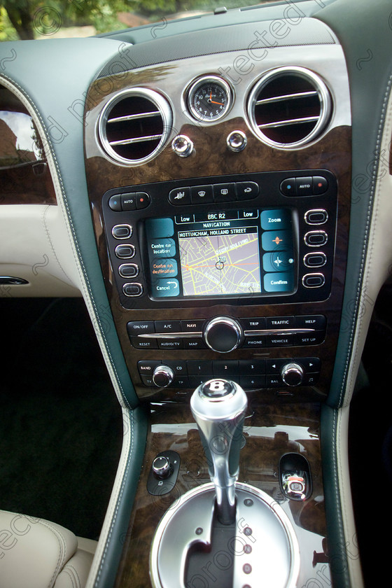 Bentley 22 
 Bentley Flying Spur - controls and sat nav 
 Keywords: Bentley, Flying Spur, cars, sportscars, limousine, car, luxury car, coupe, automobiles, performance cars, Continental, satellite navigation, sat nav, controls, interior, gear shift, gear lever,