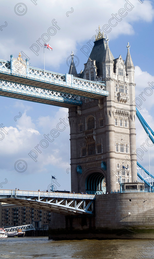 Riveer Thames 46 
 Tower Bridge 
 Keywords: Tower Bridge, London, River Thames, tourism, travel, rivers, bridges, bascule bridge, historic London, suspension bridge, architecture, city, cities, capital, UK, England, Britain