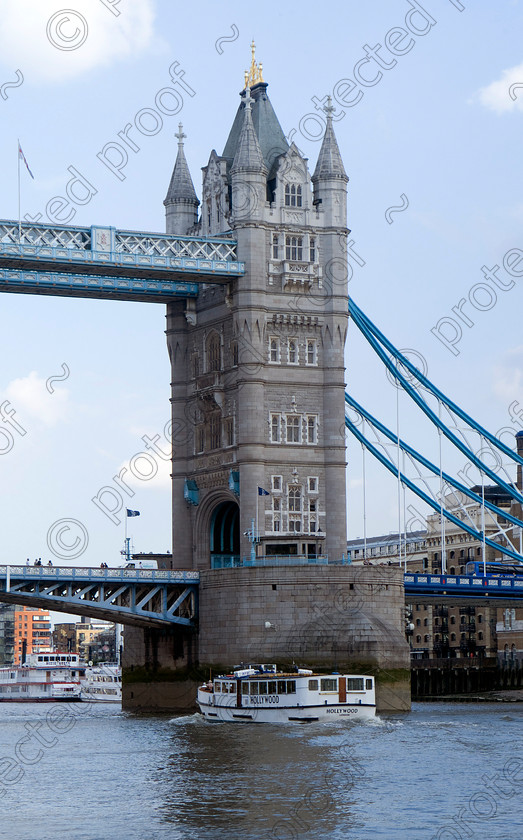 Riveer Thames 8 
 Tower Bridge 
 Keywords: Tower Bridge, London, River Thames, tourism, travel, rivers, bridges, bascule bridge, historic London, UK, England, Britain, city, cities, capital, old London,