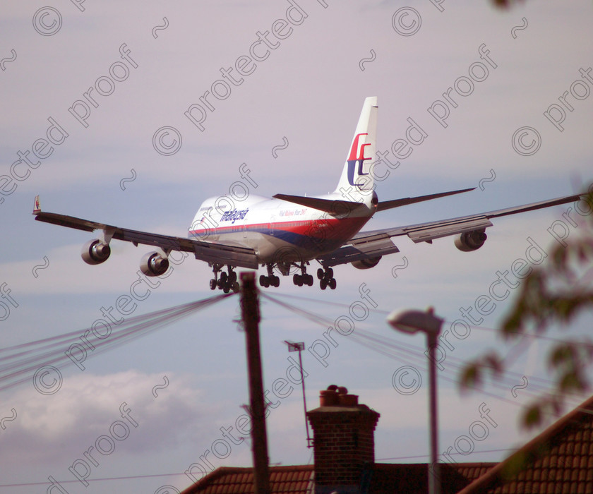Malaysian Boeing 747-400 Heathrow 087 
 A Malaysian Airlines B747-400 close to touch down at London Heathrow 
 Keywords: aircraft nuisance, Boeing, 747, B747, airliners, Heathrow, Malaysian Airlines. MAS, wide body, jumbo, travel, tourism, Far East, aircraft, civil aircraft, aeroplane,