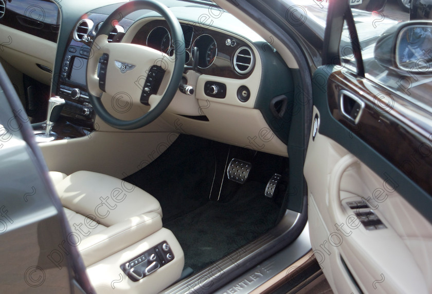 Bentley 26 
 Bentley Flying Spur drivers position 
 Keywords: Bentley, Flying Spur, cars, sportscars, limousine, car, luxury car, coupe, automobiles, performance cars, Continental, motor, dashboard, detail, steering wheel, controls,