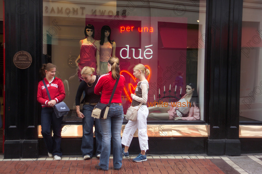 Dublin D5781798 
 Dublin shoppers 
 Keywords: shops, shopping, Dublin, city, Eire, Ireland, travel, tourism, teenagers, social science, sociology, lifestyle, cities, capital,
