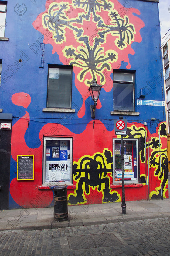 Dublin D5781818 
 Dublin Temple Bar - wall painting 
 Keywords: Dublin, Ireland, Eire, travel, tourism, city, wall painting, art, Temple Bar, cities, capital, expression,